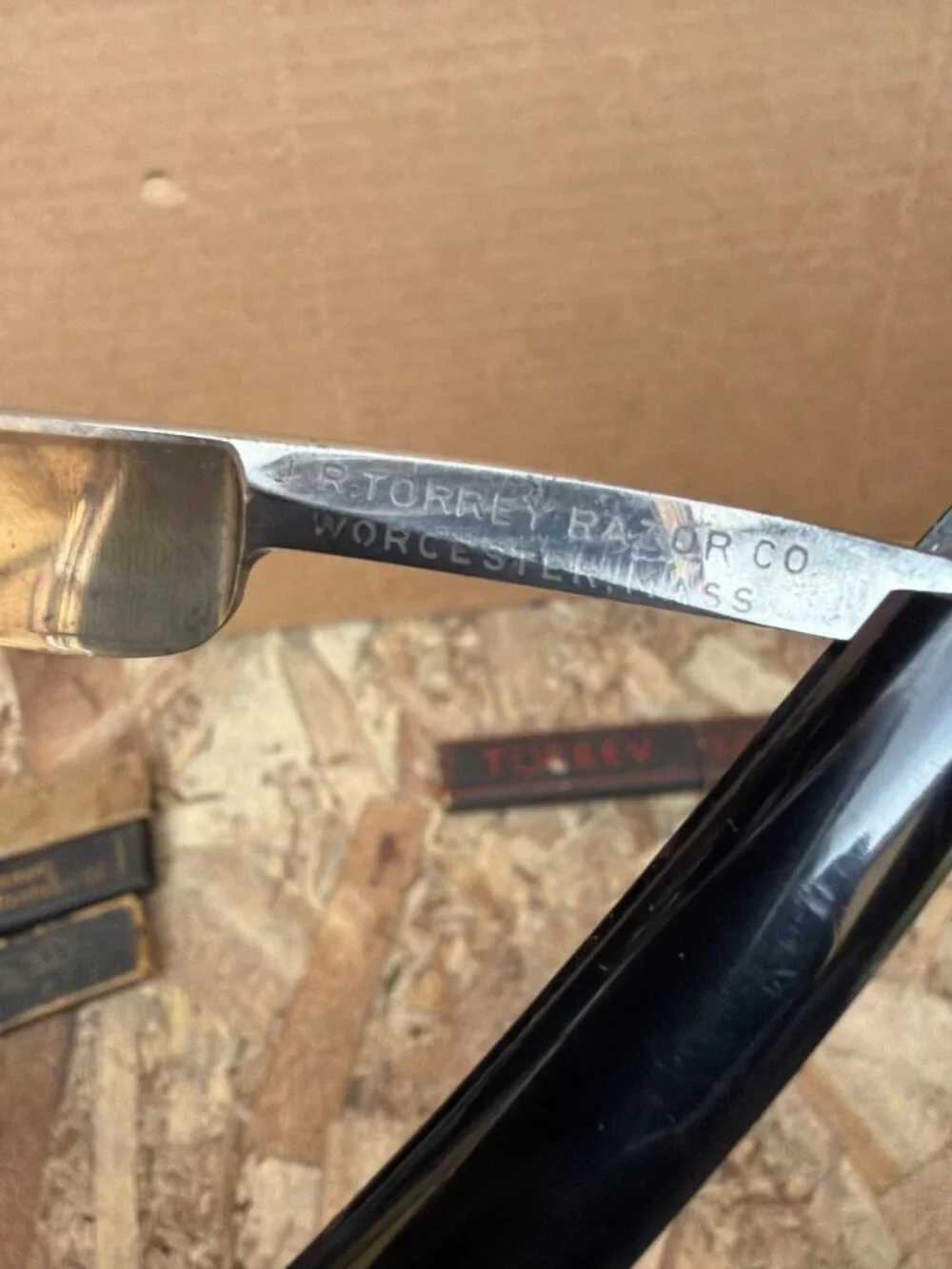 Lot of 4 Antique Straight Razors Torrey Simmons Harris Goar w/Coffin Style Boxes